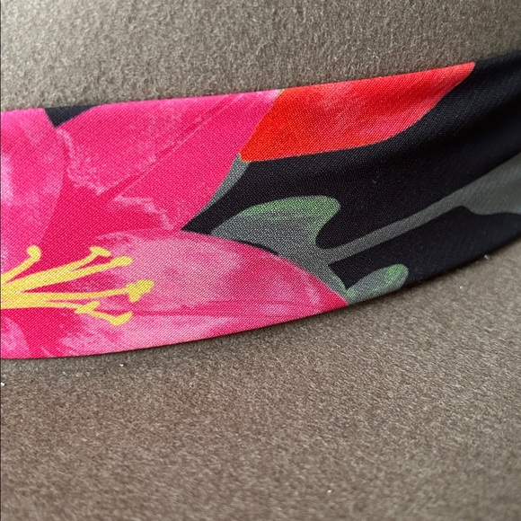 Wyeth & Frida Kahlo collab mocha color with Pink Floral Scarf size adjustable - Picture 4 of 9